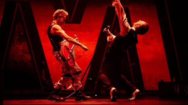 Recenze: Gahan vyzval Češku k tanci. Depeche Mode se vrátili ve vynikající formě