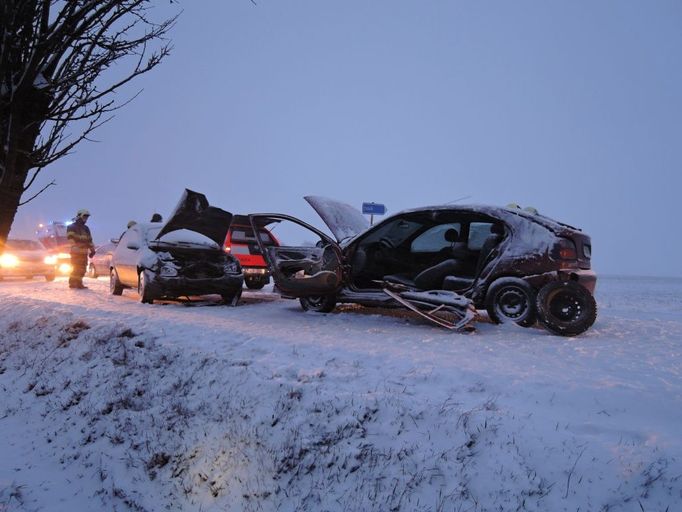 Dopravní nehoda s vyproštěním ve Stružinci na Semilsku.