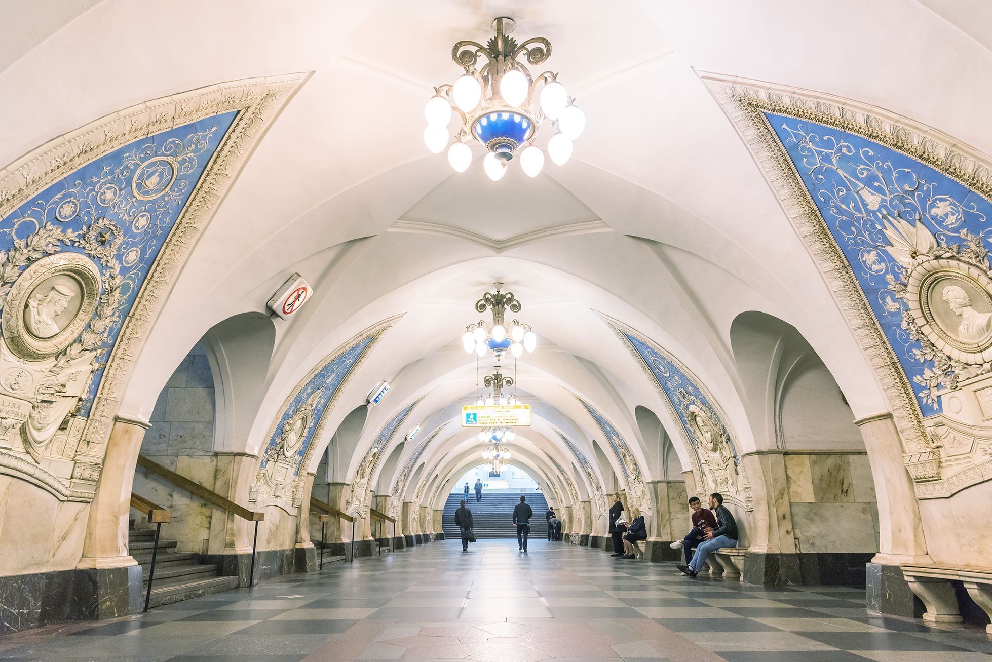 Метро таганская москва. Станция метро Таганская Москва. Станция Таганская майолика. Самые красивые станции Московского метро Таганская Кольцевая. Интерьер Таганской кольцевой.