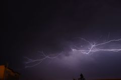 Pozor na bouřky a přívalové deště, varují meteorologové.