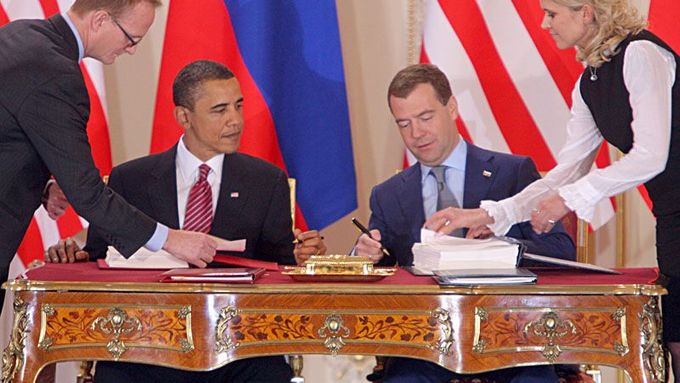 Americký a ruský prezident podepisují v Praze novou smlouvu START