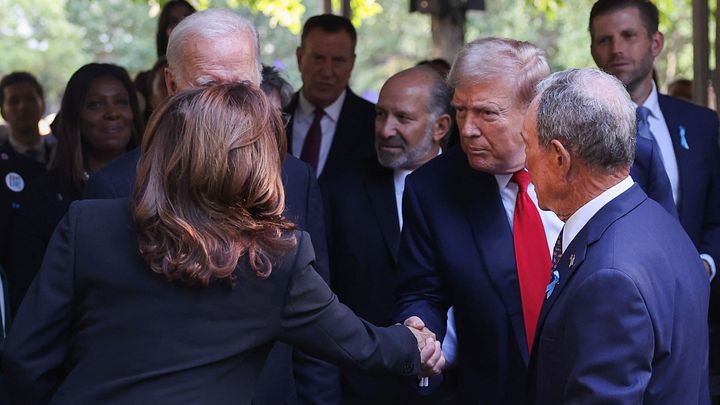 Harrisová a Trump se společně zúčastnili piety za oběti 11. září, podali si ruce