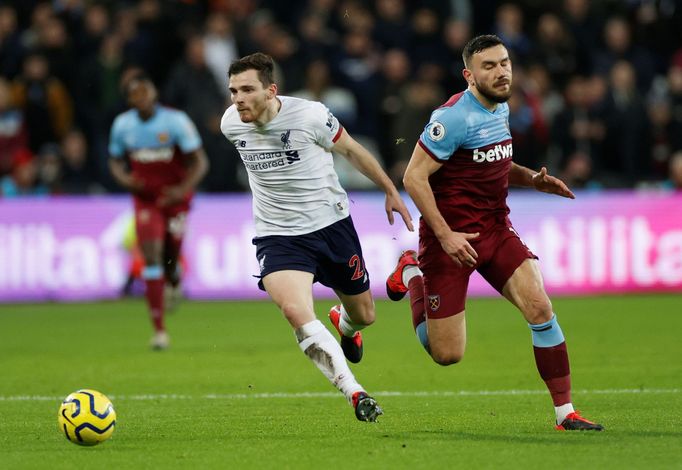 Soccer Football - Premier League - West Ham United v Liverpool - London Stadium, London, Britain - January 29, 2020   Liverpool's Andrew Robertson in action with West Ham