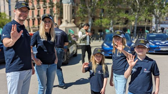 Martínkovi cesta kolem světa elektromobilem