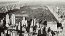 Celkový pohled na Manhattan, na sever směrem k Central Parku. Rok 1952