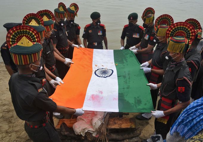 Pohřeb jednoho z indických vojáků, který zemřel na čínsko-indické hranici.