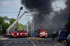 Šířili jste špatné číslo a kriminálku zahltily dotazy na požár, vytkla policie hasičům. Ti se diví