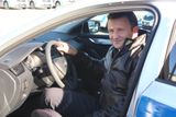 Policejní prezident Tomáš Tuhý věří, že příští rok se podaří policejní vozový park obnovit alespoň stejným počtem nových aut jako letos. Téměř polovině z přibližně osmi tisíc aut, která u policie slouží, se podle něho již blíží konec plánované životnosti.