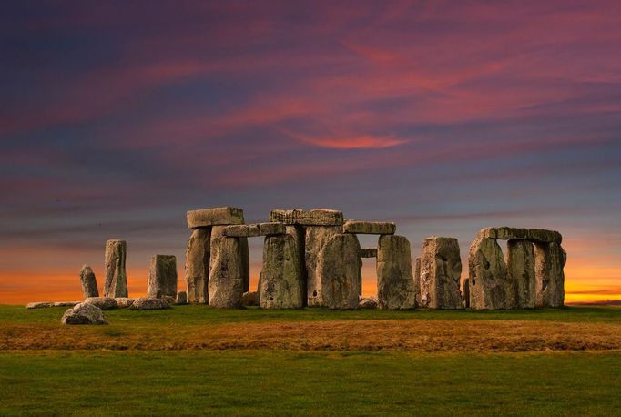 Stonehenge je jedno z nejzáhadnějších míst na zemi. Je to jeden z nejstarších příkladů tak zvaného kosmického chrámu.