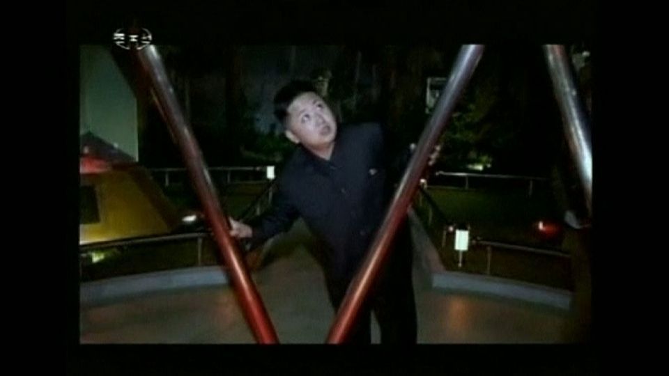Kim Čong-un se dívá