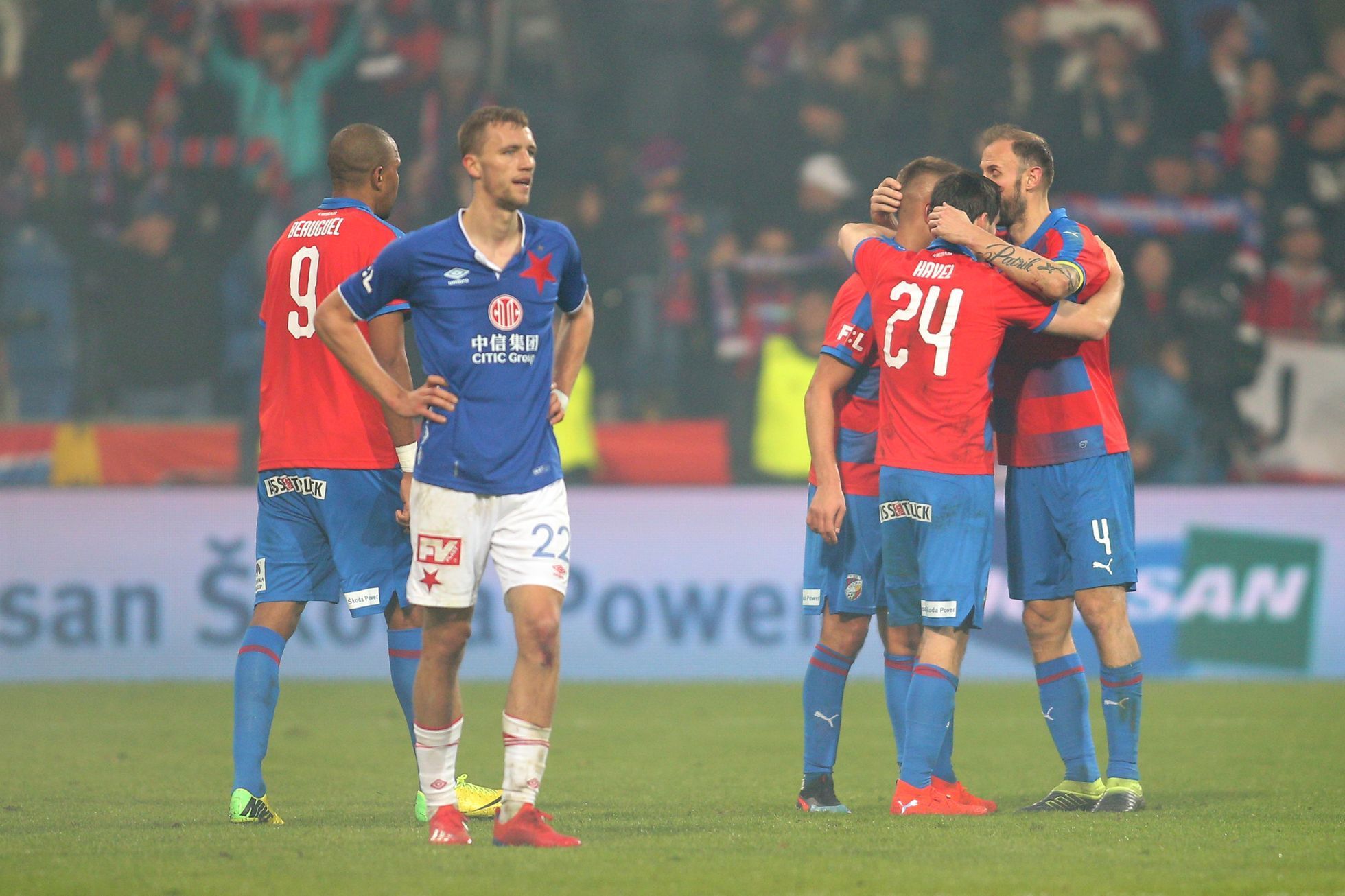 Radost hráčů Viktorie v zápase první ligy Plzeň - Slavia.