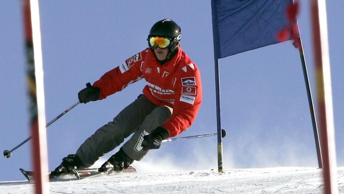 Michael Schumacher se vážně zranil 29. prosince ve francouzském lyžařské středisku Meribel.