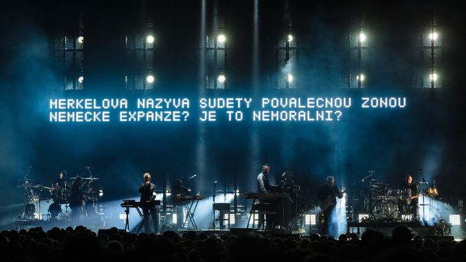Snímek z posledního pražského koncertu Massive Attack na festivalu Metronome, 2018.