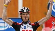 Frank Schleck se raduje z vítězství v 15. etapě Tour de France.