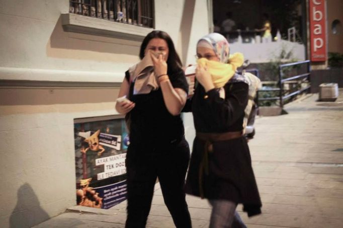 Demonstrace na istanbulském náměstí Taksím očima tureckého fotografa