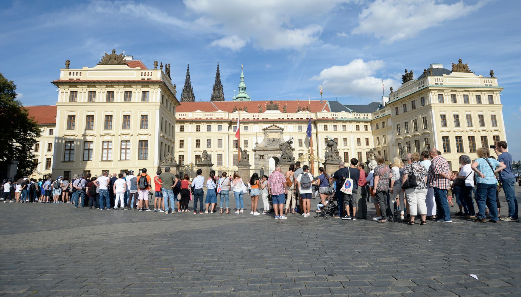 Pražský hrad, bezpečnostní kontroly, fronta