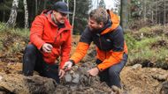 Zakladatele spolku Daniela Honziga (vlevo) a Stanislava Dubského trápí úbytek vody v jejich milovaných Jizerských horách. "Chtěli jsme to změnit," říká Honzig, mimochodem nedávný mistr ČR v jízdě v boulích.