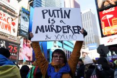 Američané v Rusku opět vidí nepřítele a ohrožení zájmů USA. Podporují tvrdé sankce