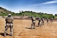 Z Mali se vrátili čeští vojáci, kteří se střetli s teroristy. Po prvním výstřelu tuhla krev, říkají