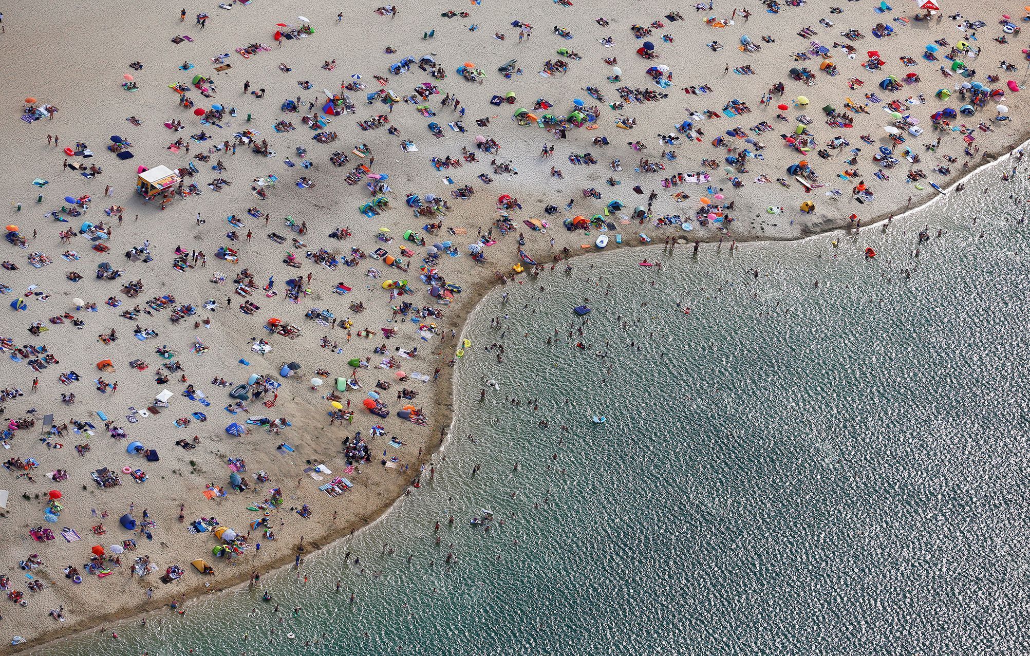 Fotogalerie / Letní vedra v Evropě / Zahraničí / Horko / Léto / Koupání / Voda / Počasí / Osvěžení / Reuters / 9