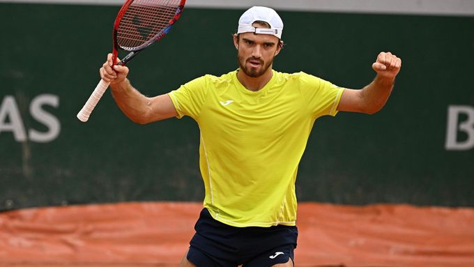 Tomáš Macháč po vítězství ve druhém kole French Open.