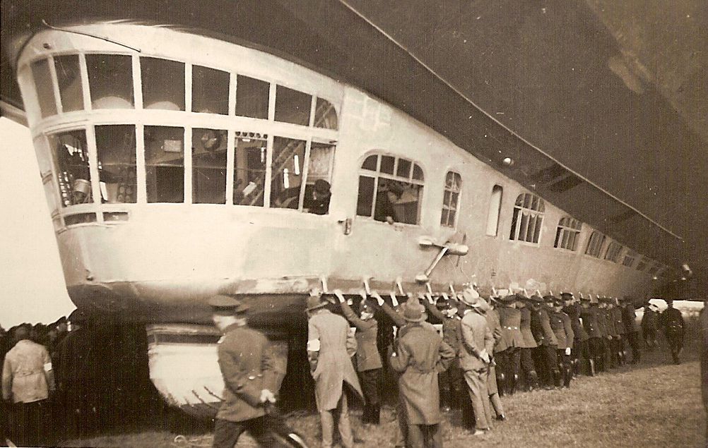 Fotogalerie / Vzducholoď Graf Zeppelin / Výročí 90. let vzniku / Wiki / 19