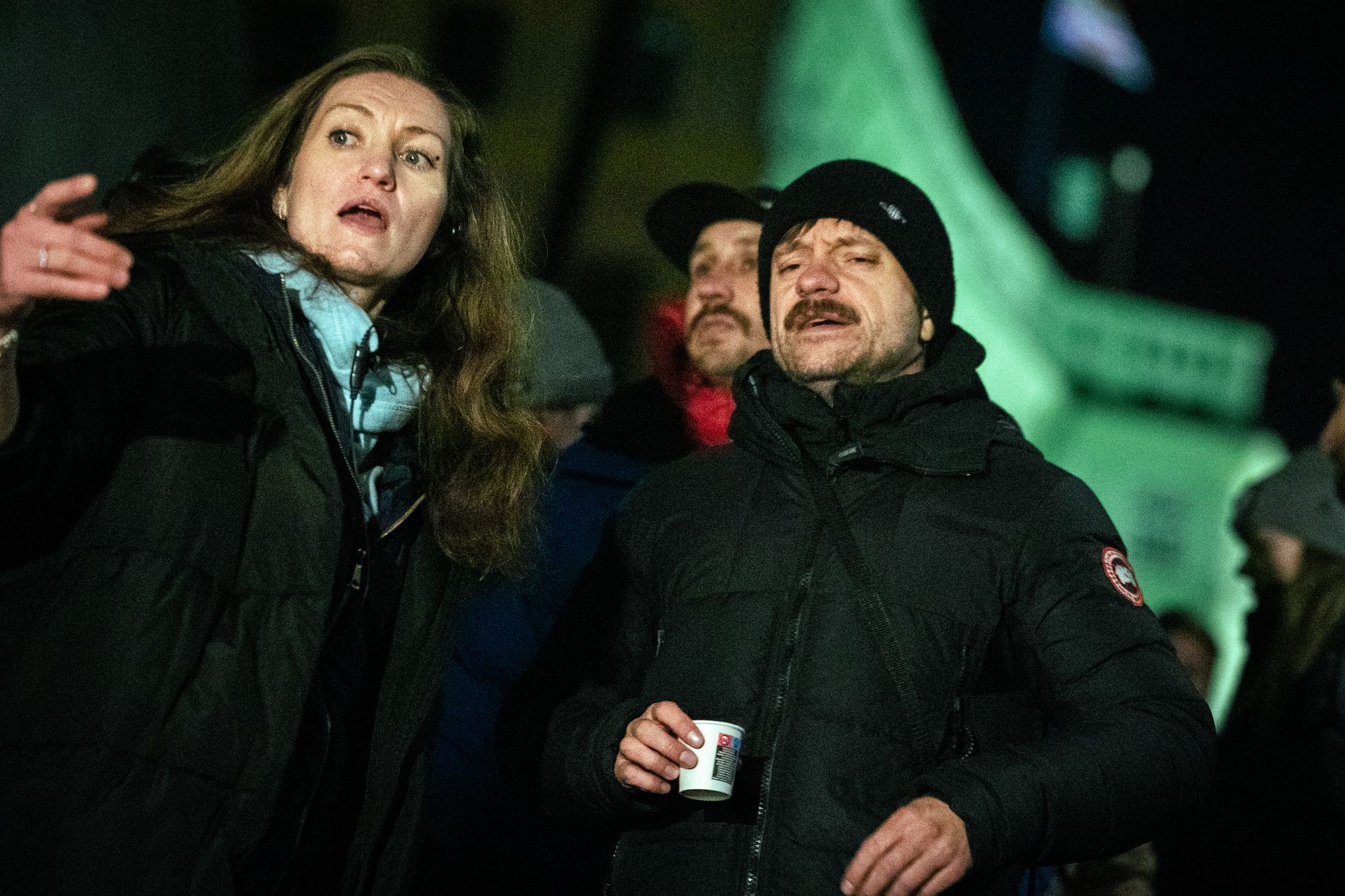 Natáčení filmu Vlny režiséra Jiřího Mádla, poslední natáčecí den, davová scéna, Nerudova ulice v Praze