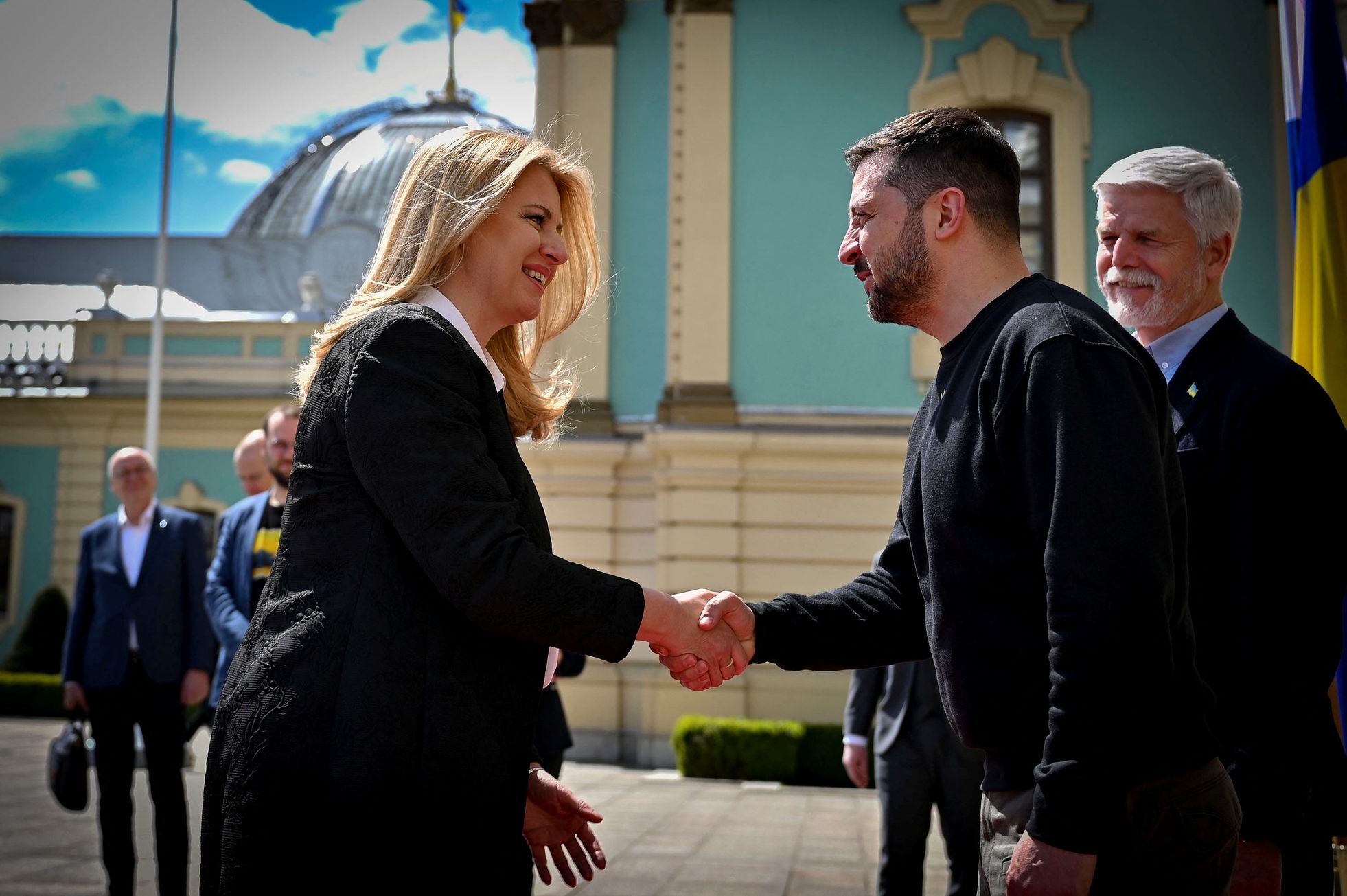 Přijetí před prezidentským palácem v Kyjevě.