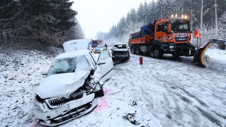 Foto: Sníh ochromil Evropu. V Alpách hrozí laviny, v Německu zrušili lyžařský závod