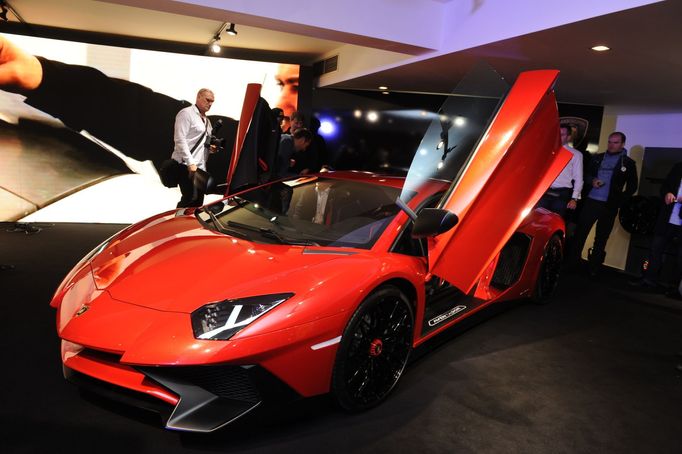 Hlavním tahákem je 750koňová verze Aventadoru s označením Superveloce.