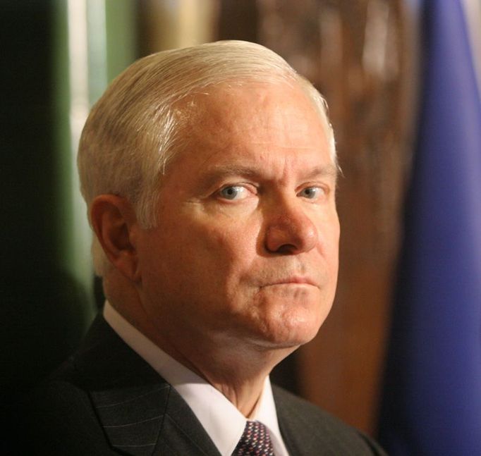 Robert Gates - vždy opatrný diplomat, který si dává pozor na to, aby nejednal zbrkle či nedal příliš okatě najevo, co si doopravdy myslí.