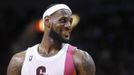 V závěrečné čtvrtině už si LeBron James zápas naplno užíval