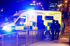 Policie propustila všechny zadržené po útoku v Manchesteru. Vyšetřování dál pokračuje, říká policie