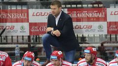 3. kolo hokejové Tipsport extraligy, HC Sparta Praha - HC Oceláři Třinec: Trenér Třince Václav Varaďa