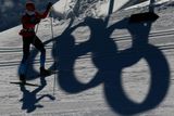 Sportovci trénují už brzkého od rána, třeba jako domácí běžec na lyžích Stanislav Volžencev.