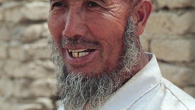 Člen ujgurské menšiny.