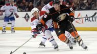 Čtvrteční noc byla důležitá i pro jiného nováčka. Ondřej Kaše z Anaheim Ducks v zápase s Vancouverem vstřelil svůj první gól v NHL. V dresu Anaheimu letos dostal už osm příležitostí, zatím s bilancí 1+2 (+1).