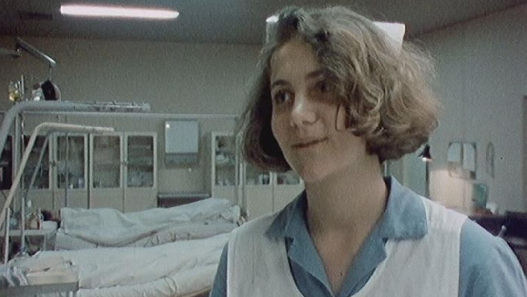 Ester Janečková ještě jako studentka střední zdravotní školy se stala jednou z protagonistek časosběrného dokumentu Heleny Třeštíkové.