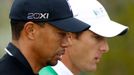 Tiger Woods a Charles Howell III. na jamkovce v Arizoně