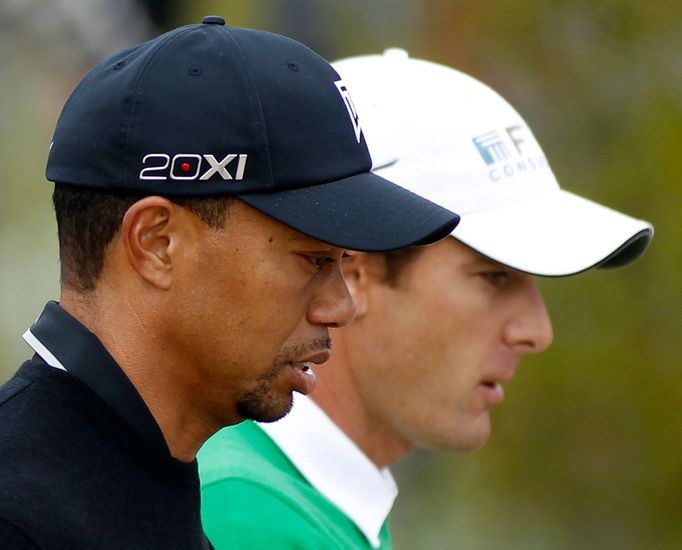 Tiger Woods a Charles Howell III. na jamkovce v Arizoně