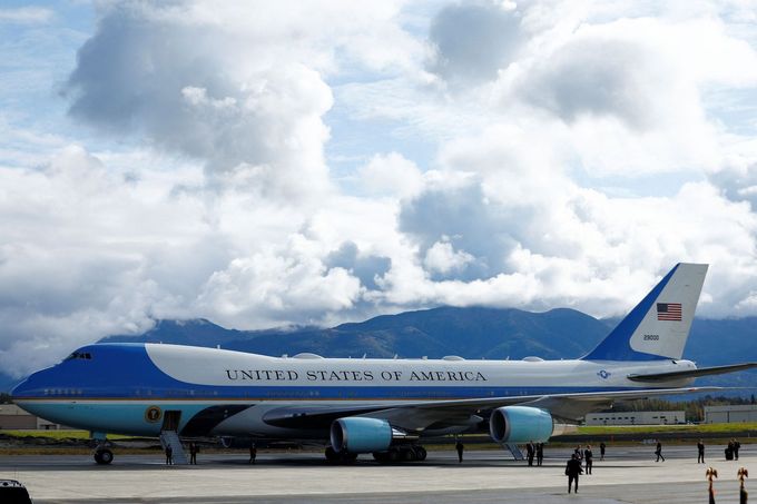 Americký prezidentský letoun Air Force One.