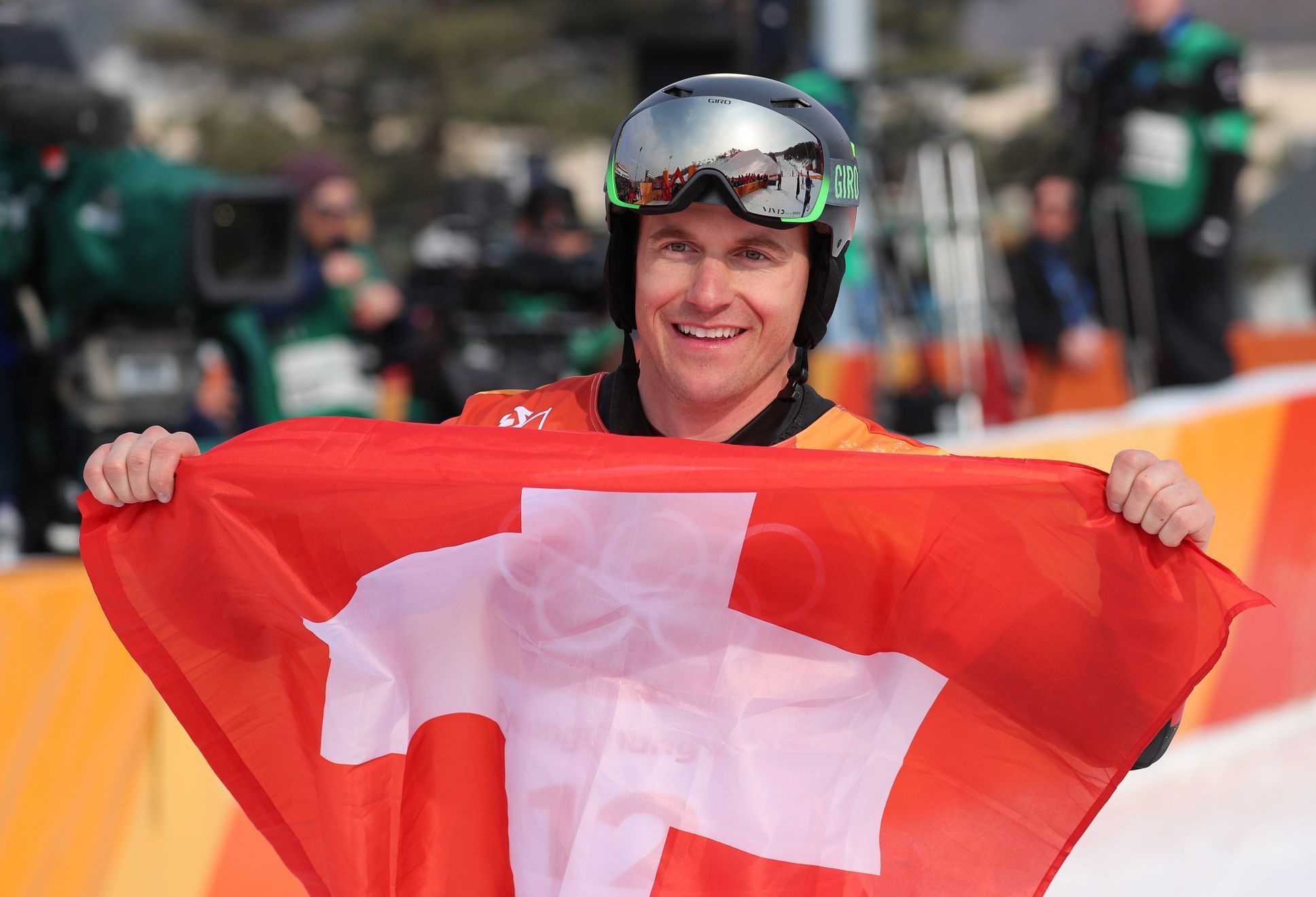 Švýcar Nevin Galmarini slaví zlato z paralelního obřího slalomu na ZOH 2018