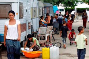 FOTO: Francouzská policie rozhání romská tábořiště