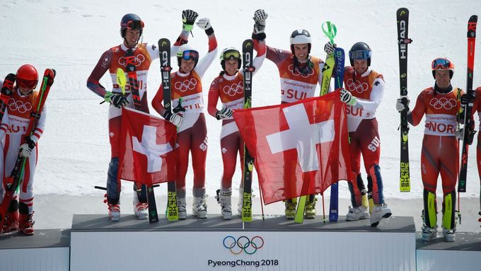 Vítězní Švýcaři v závodě družstev na ZOH 2018