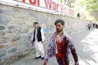 Bomba v Kábulu zabila 90 lidí, do nemocnic přijely stovky raněných. Poškozená je i česká ambasáda