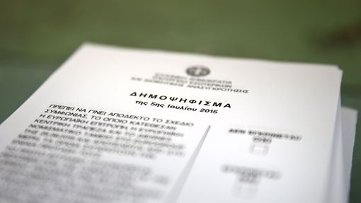 Volební lístek. Referendum v Řecku, 5. 7. 2015.