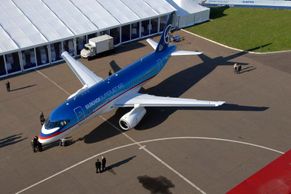 Nový ruský letoun Suchoj Superjet 100