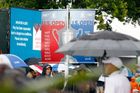První den golfového majoru US Open narušil déšť