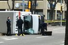 Muž v Edmontonu zaútočil na policistu a najížděl do chodců