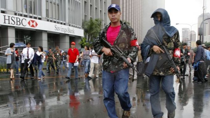Vzbouřenci obsadili hotel, filipínská armáda ho dobyla